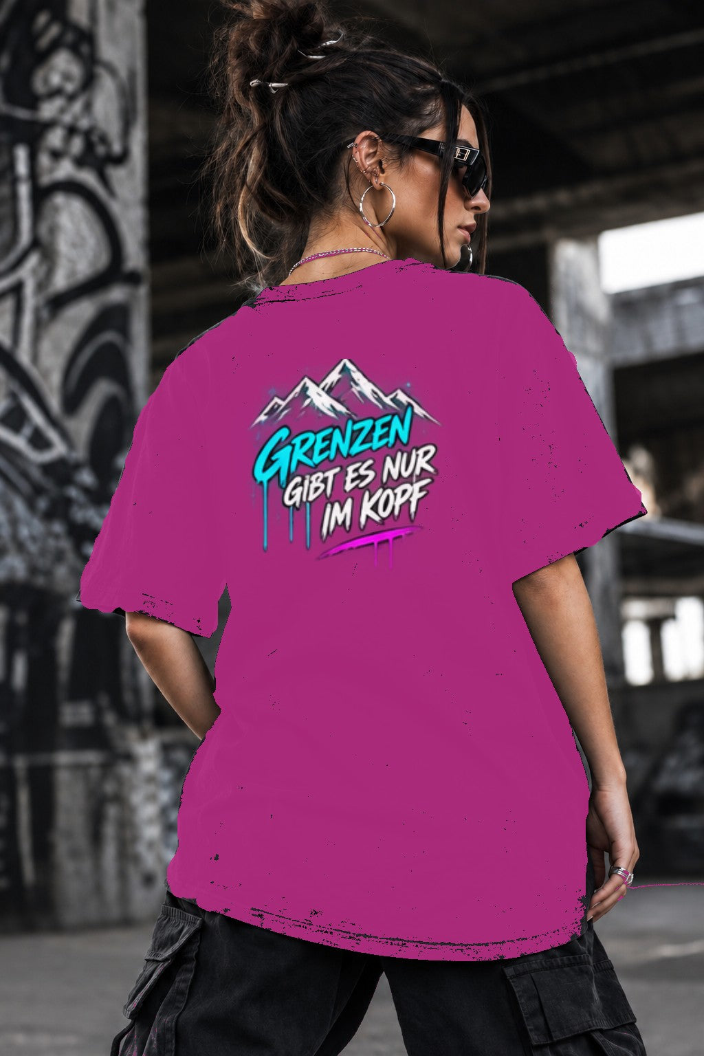 Neon Vibe Damen Oversized T-Shirt – Grenzen gibt es nur im Kopf – DTF Backprint in Pink, Größe 5XL