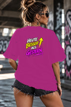 Neon Vibe Damen Oversized T-Shirt – Heute besser als gestern – DTF Backprint in Pink, Größe 5XL
