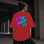 Neon Vibe Damen Oversized T-Shirt – Stay Wild – DTF Backprint in Rot, Größe 5XL