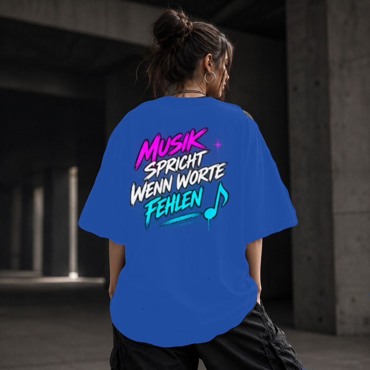 Neon Vibe Damen Oversized T-Shirt – Musik spricht wenn Worte fehlen – DTF Backprint in Blau, Größe 5XL