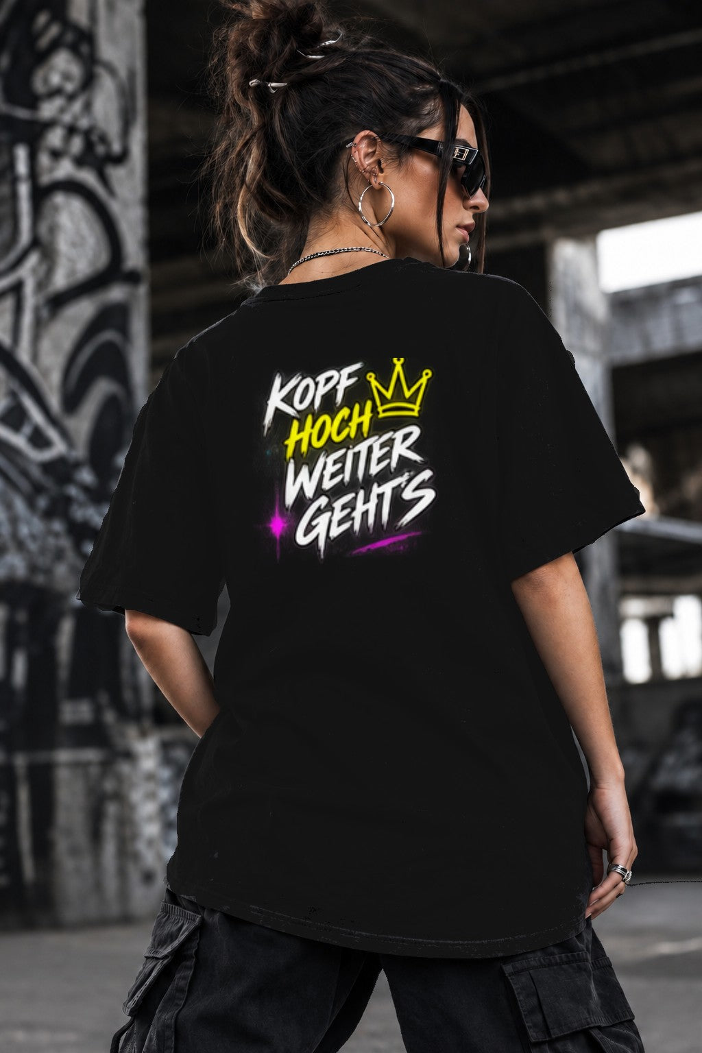 Neon Vibe Damen Oversized T-Shirt – Kopf hoch weiter gehts – DTF Backprint in Schwarz, Größe 5XL