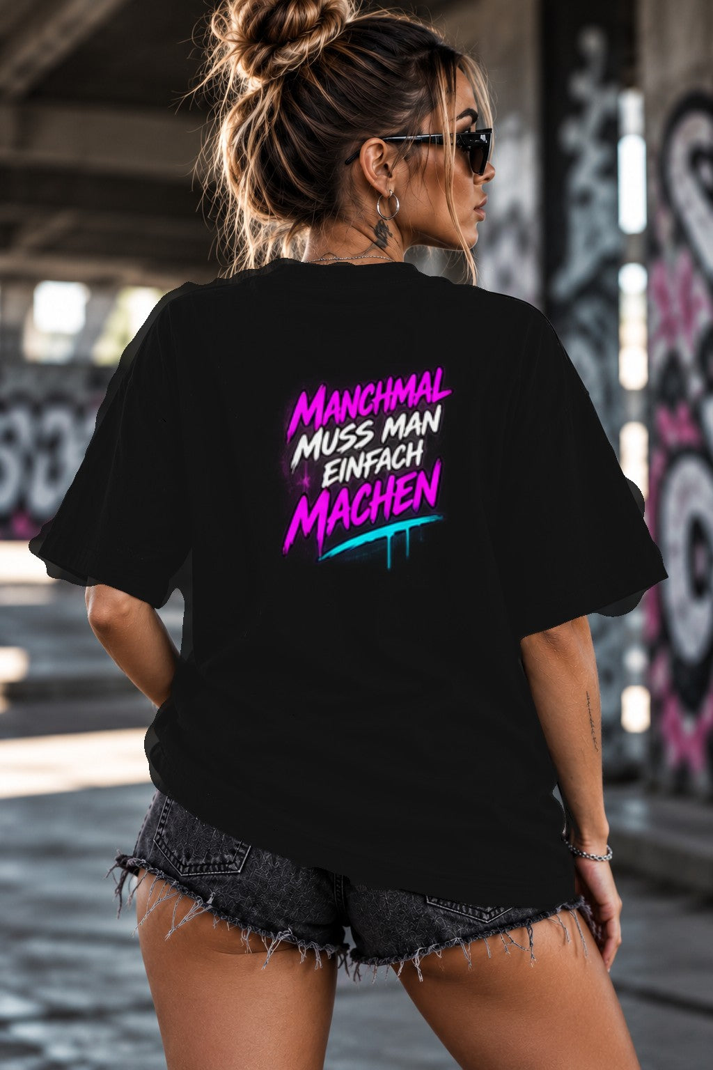 Neon Vibe Damen Oversized T-Shirt – Manchmal muss man einfach machen – DTF Backprint in Schwarz, Größe 5XL