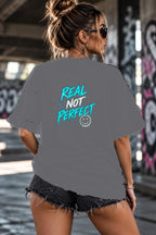 Neon Vibe Damen Oversized T-Shirt – Real Not Perfect – DTF Backprint in Grau, Größe 5XL
