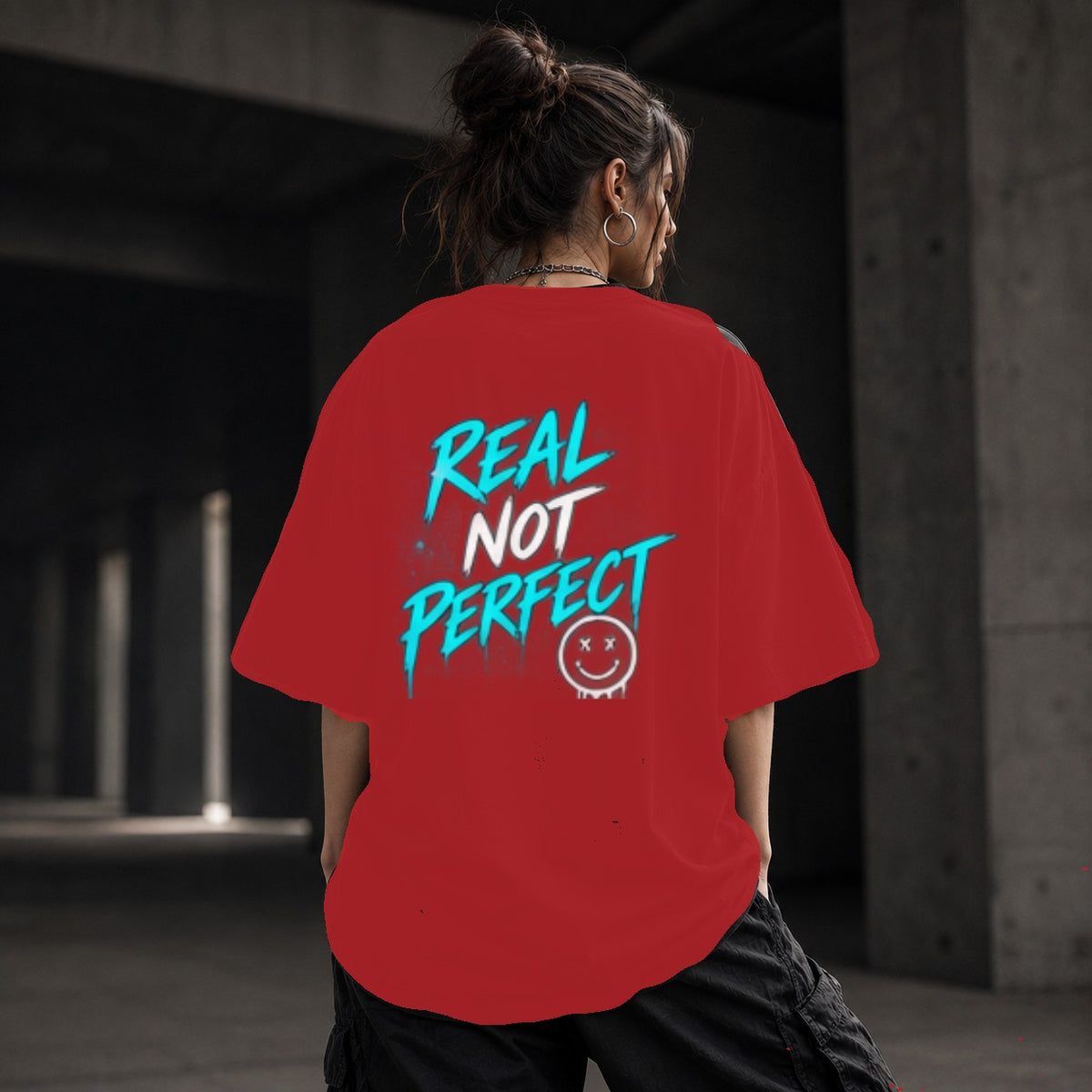 Neon Vibe Damen Oversized T-Shirt – Real Not Perfect – DTF Backprint in Rot, Größe 5XL