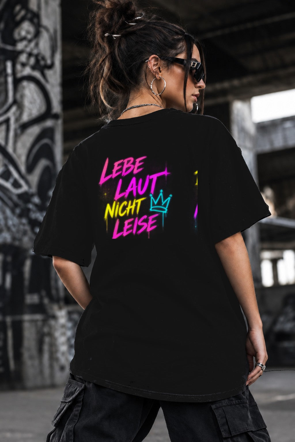 Neon Vibe Damen Oversized T-Shirt – Lebe laut nicht leise – DTF Backprint in Schwarz, Größe 5XL