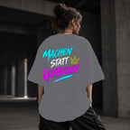 Neon Vibe Damen Oversized T-Shirt – Machen statt quatschen – DTF Backprint in Grau, Größe 5XL
