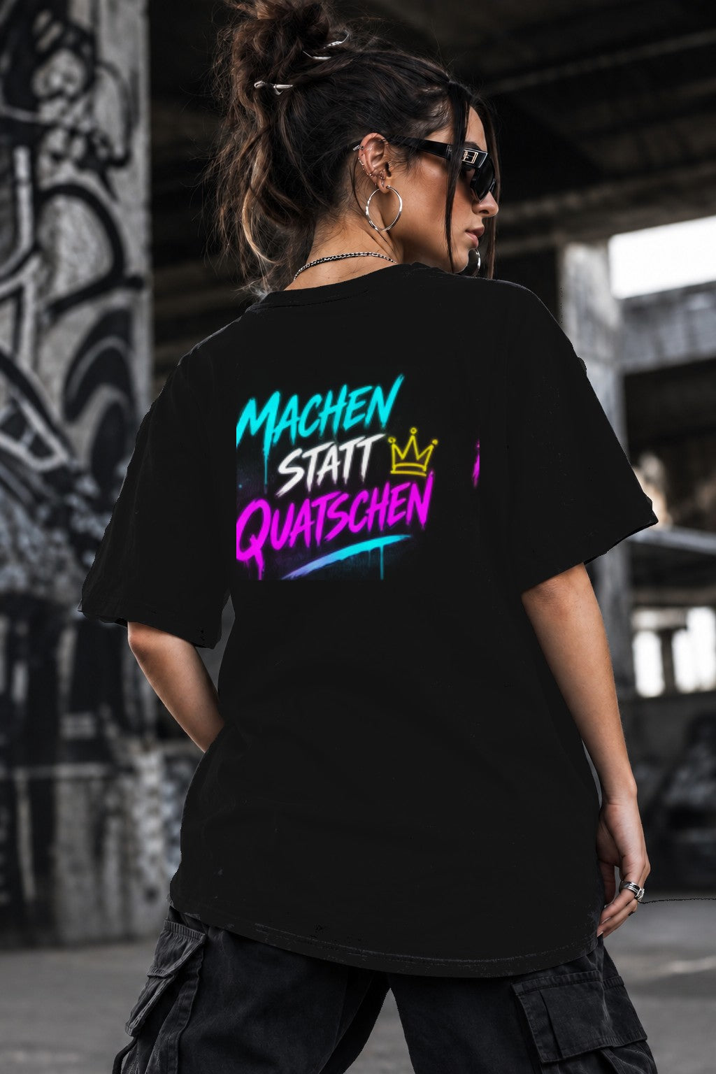 Neon Vibe Damen Oversized T-Shirt – Machen statt quatschen – DTF Backprint in Schwarz, Größe 5XL