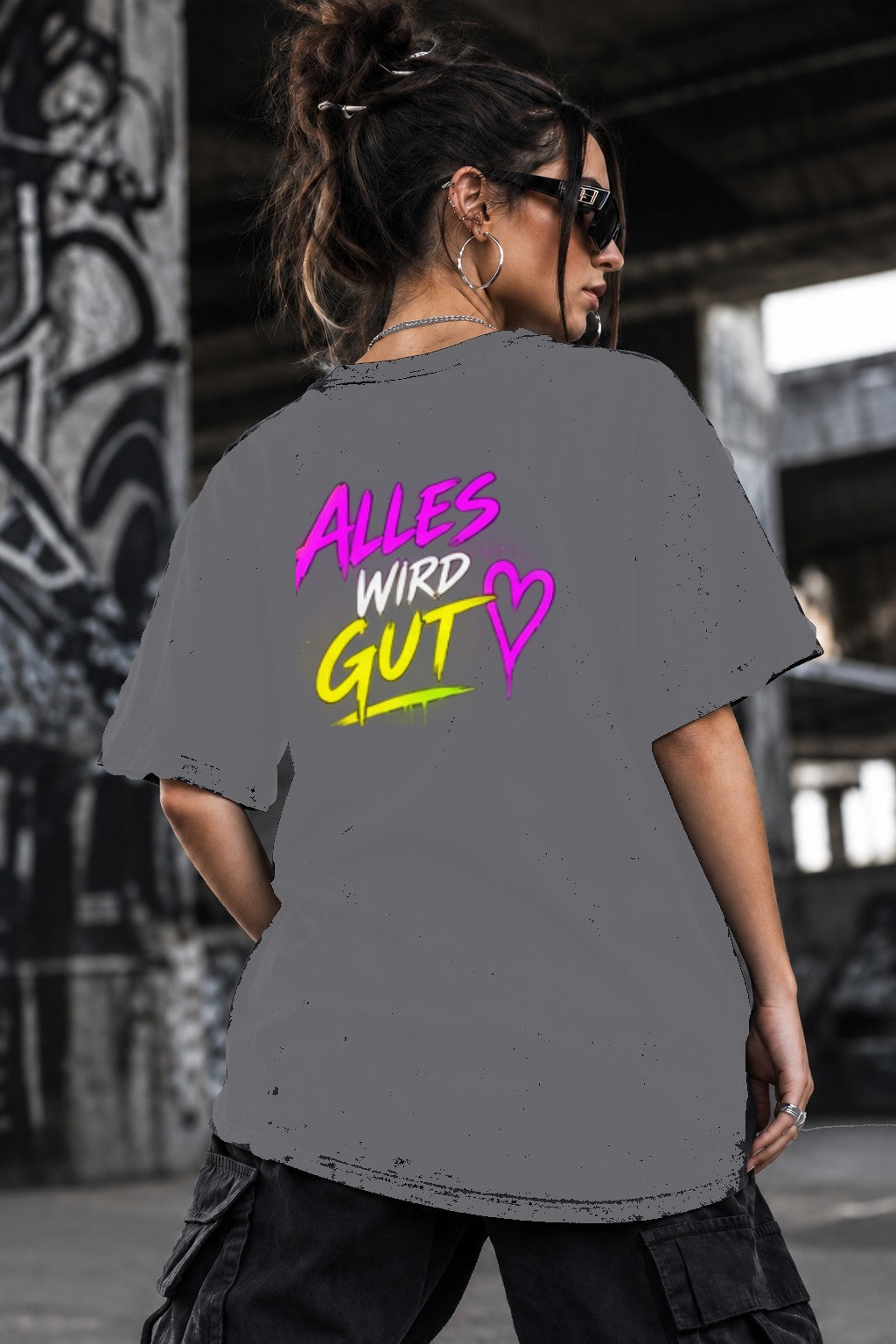 Neon Vibe Damen Oversized T-Shirt – Alles wird gut – DTF Backprint in Grau, Größe 5XL