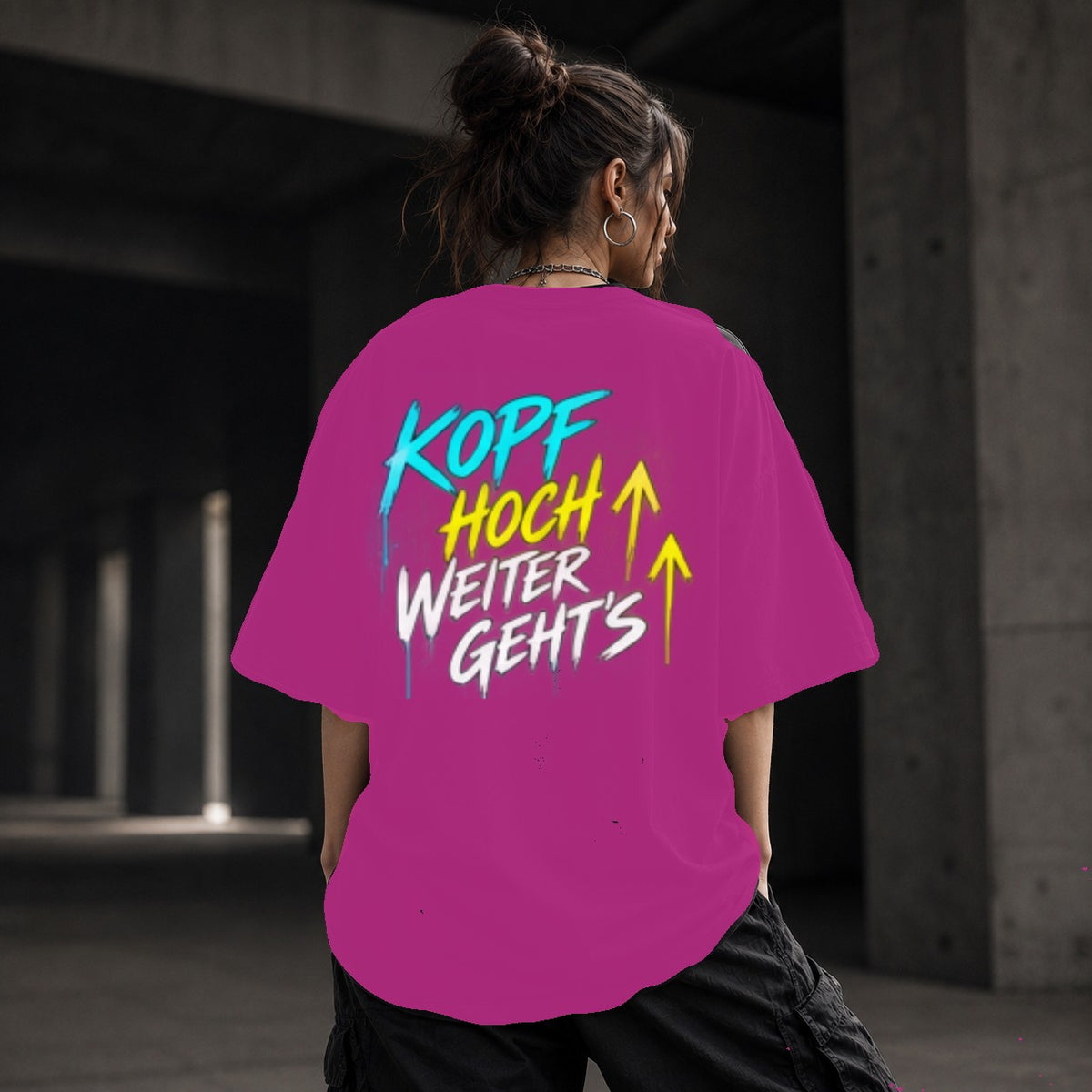 Neon Vibe Damen Oversized T-Shirt – Kopf hoch weiter gehts – DTF Backprint in Pink, Größe 5XL