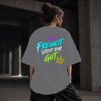 Neon Vibe Damen Oversized T-Shirt – Freiheit steht dir gut – DTF Backprint in Grau, Größe 5XL
