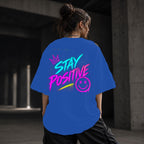Neon Vibe Damen Oversized T-Shirt – Stay Positive – DTF Backprint in Blau, Größe 5XL