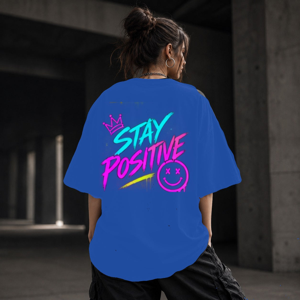 Neon Vibe Damen Oversized T-Shirt – Stay Positive – DTF Backprint in Blau, Größe 5XL