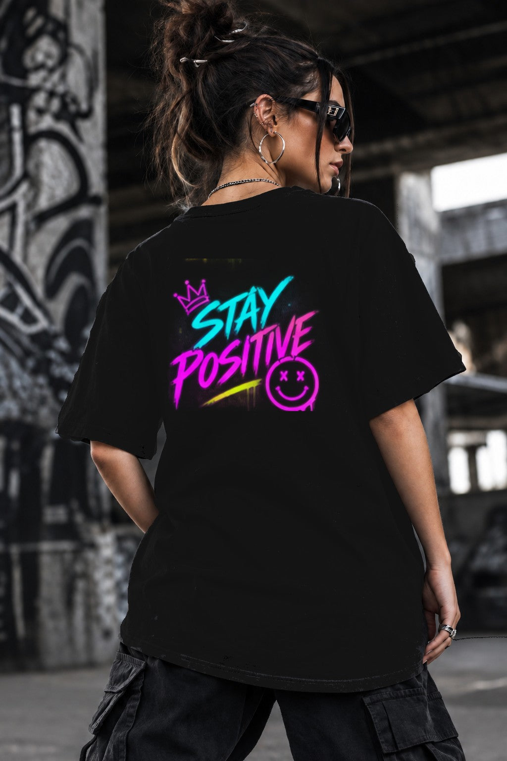 Neon Vibe Damen Oversized T-Shirt – Stay Positive – DTF Backprint in Schwarz, Größe 5XL