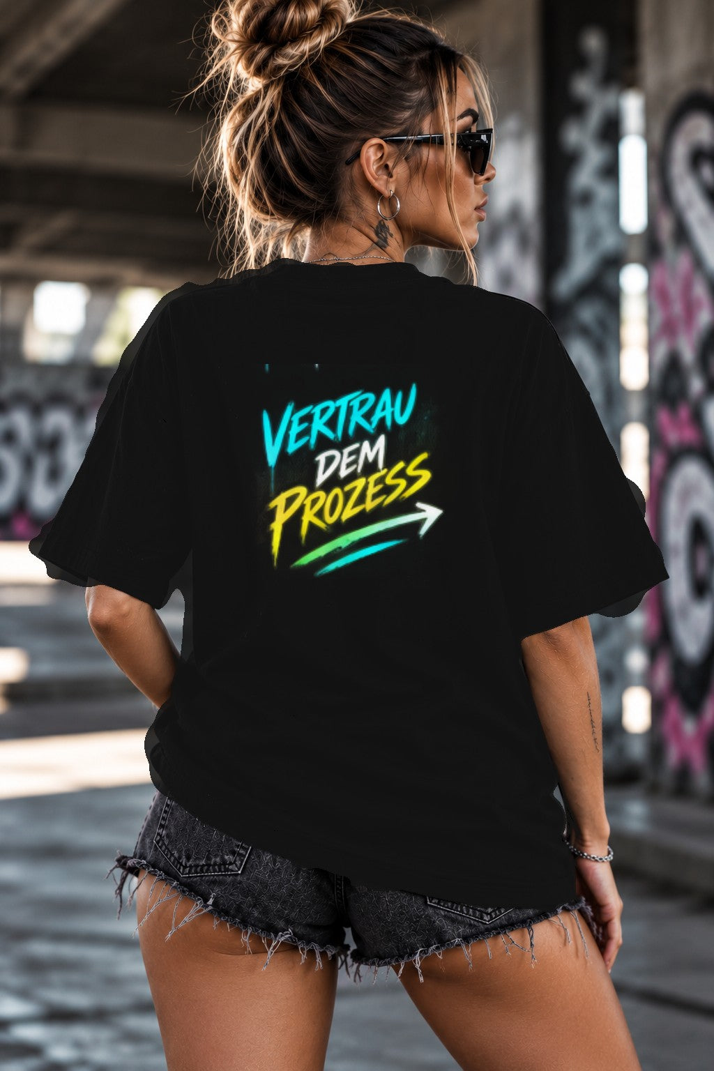 Neon Vibe Damen Oversized T-Shirt – Vertrau dem Prozess – DTF Backprint in Schwarz, Größe 5XL