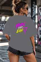 Neon Vibe Damen Oversized T-Shirt – Herz statt Ego – DTF Backprint in Grau, Größe 5XL