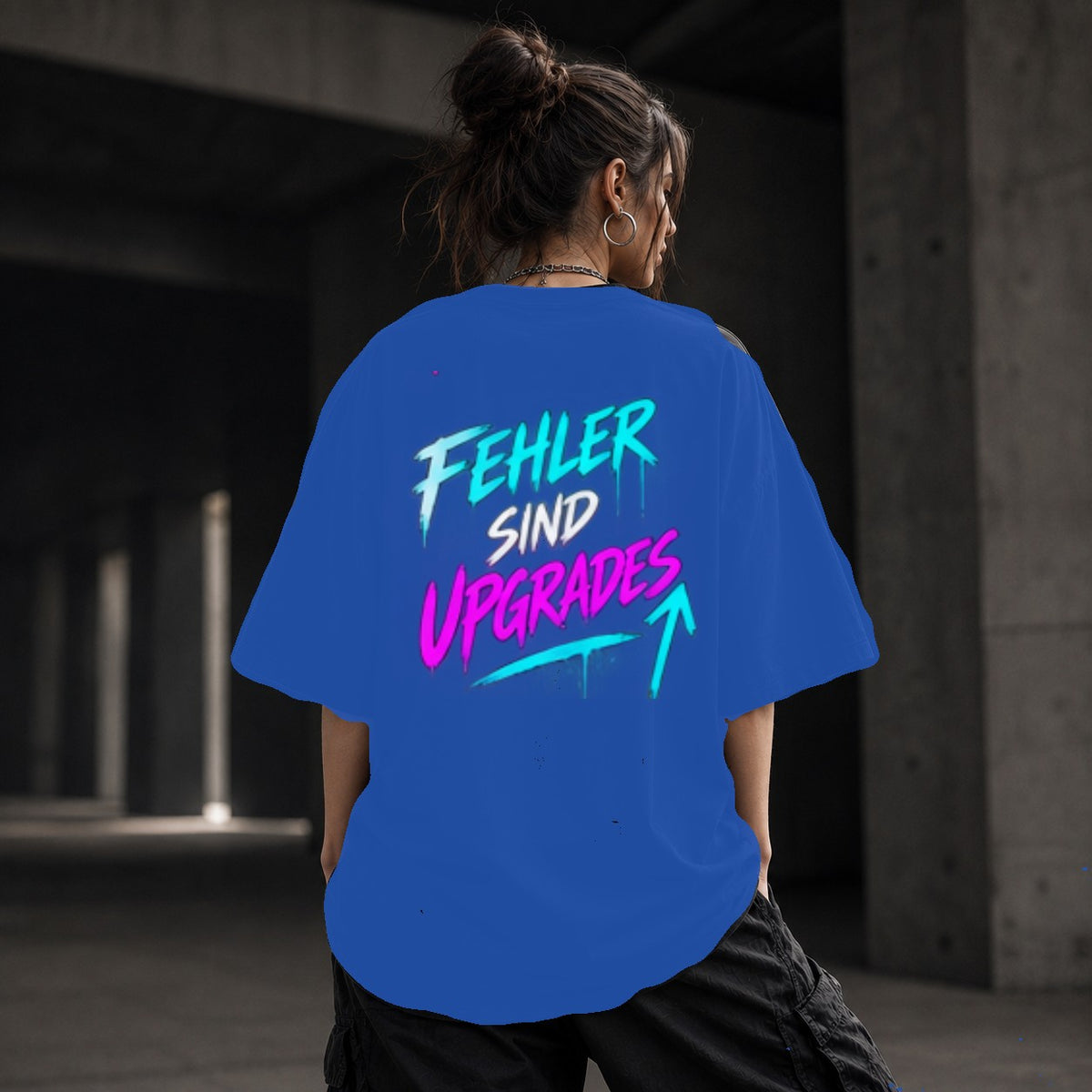 Neon Vibe Damen Oversized T-Shirt – Fehler sind Upgrades – DTF Backprint in Blau, Größe 5XL