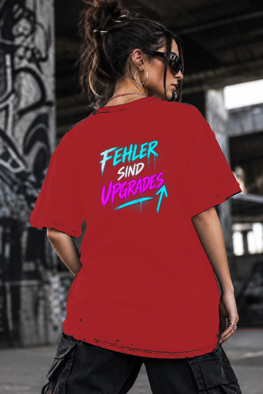 Neon Vibe Damen Oversized T-Shirt – Fehler sind Upgrades – DTF Backprint in Rot, Größe 5XL
