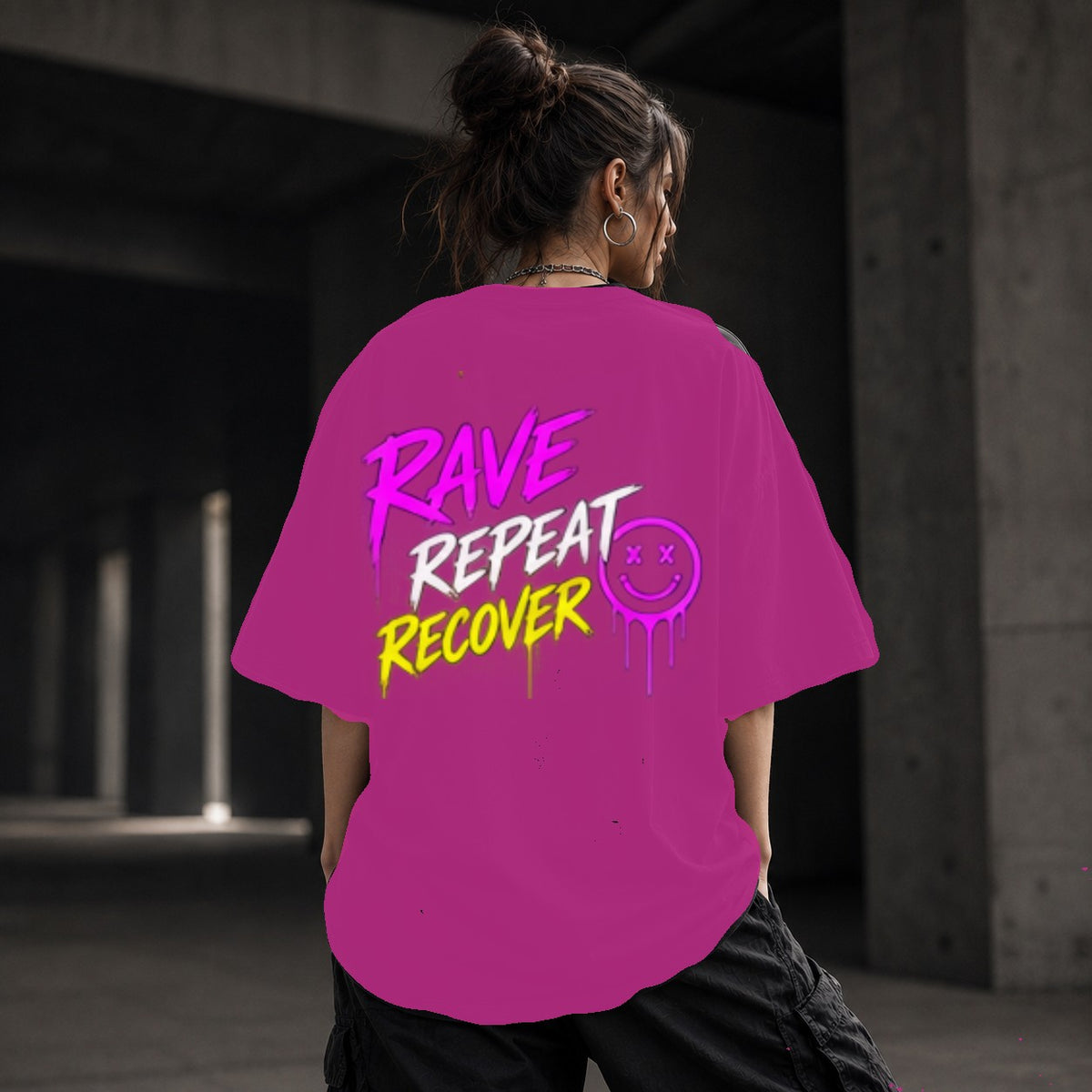 Neon Vibe Damen Oversized T-Shirt – Rave Repeat Recover – DTF Backprint in Pink, Größe 5XL
