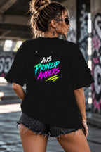 Neon Vibe Damen Oversized T-Shirt – Aus Prinzip anders – DTF Backprint in Schwarz, Größe 5XL
