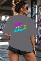 Neon Vibe Damen Oversized T-Shirt – Fokus statt Ausreden – DTF Backprint in Grau, Größe 5XL