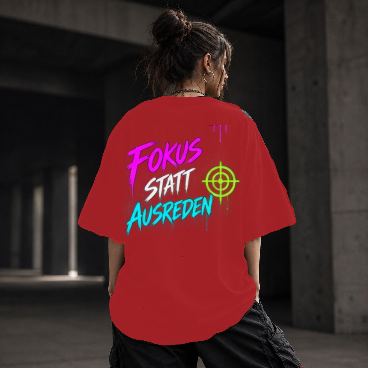 Neon Vibe Damen Oversized T-Shirt – Fokus statt Ausreden – DTF Backprint in Rot, Größe 5XL