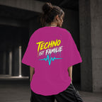 Neon Vibe Damen Oversized T-Shirt – Techno ist Familie – DTF Backprint in Pink, Größe 5XL