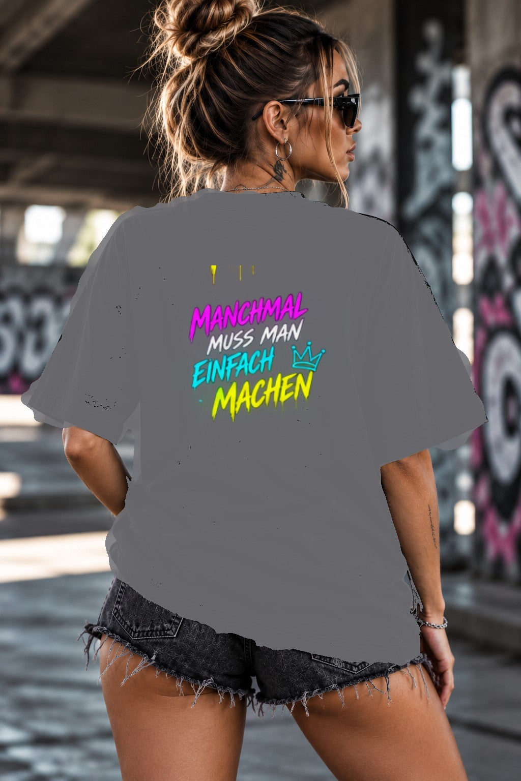 Neon Vibe Damen Oversized T-Shirt – Manchmal muss man einfach machen – DTF Backprint in Grau, Größe 5XL