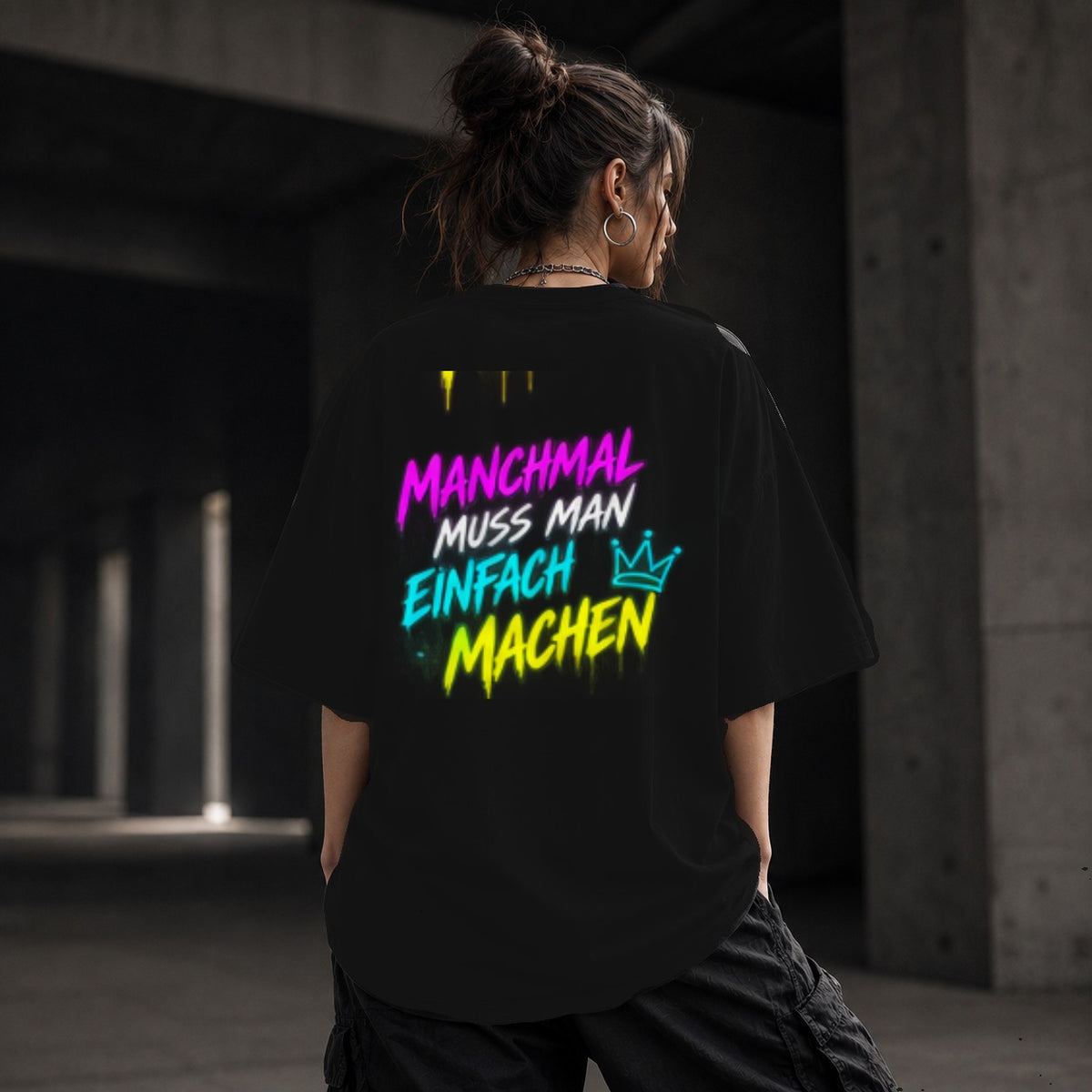 Neon Vibe Damen Oversized T-Shirt – Manchmal muss man einfach machen – DTF Backprint in Schwarz, Größe 5XL