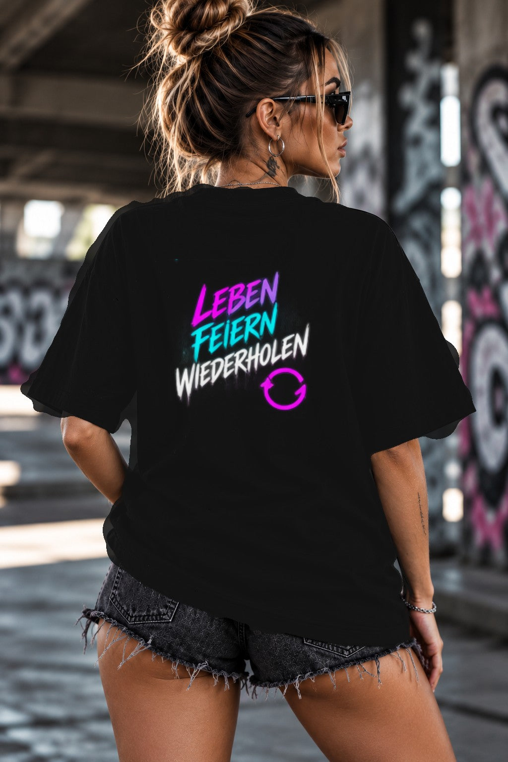 Neon Vibe Damen Oversized T-Shirt – Leben feiern wiederholen – DTF Backprint in Schwarz, Größe 5XL