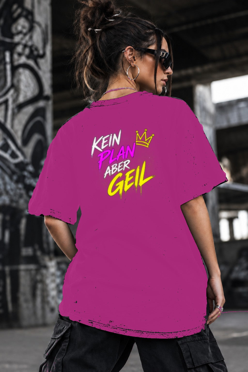 Neon Vibe Damen Oversized T-Shirt – Kein Plan aber geil – DTF Backprint in Pink, Größe 5XL
