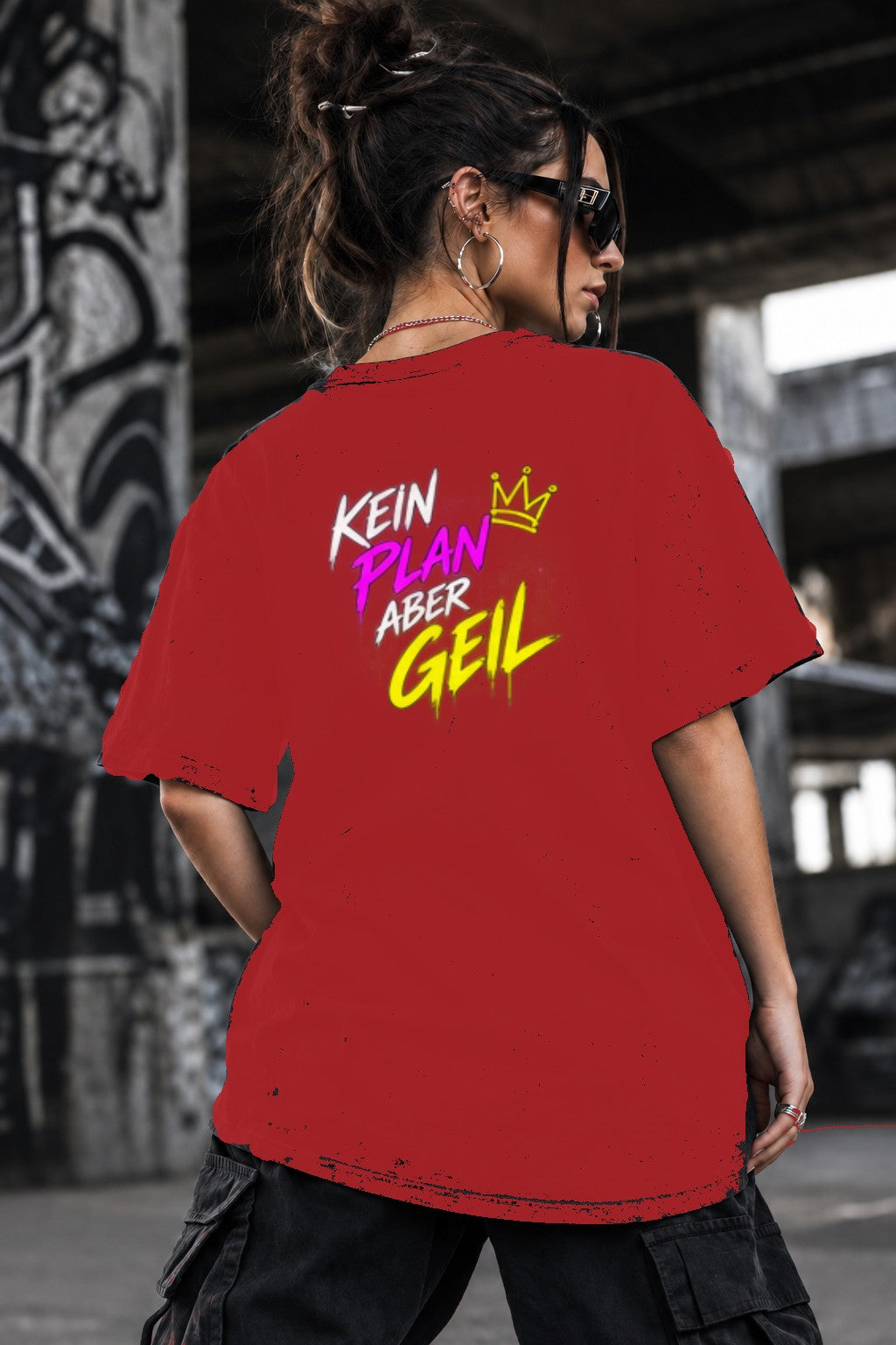 Neon Vibe Damen Oversized T-Shirt – Kein Plan aber geil – DTF Backprint in Rot, Größe 5XL