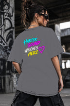 Neon Vibe Damen Oversized T-Shirt – Härter Sound weiches Herz – DTF Backprint in Grau, Größe 5XL