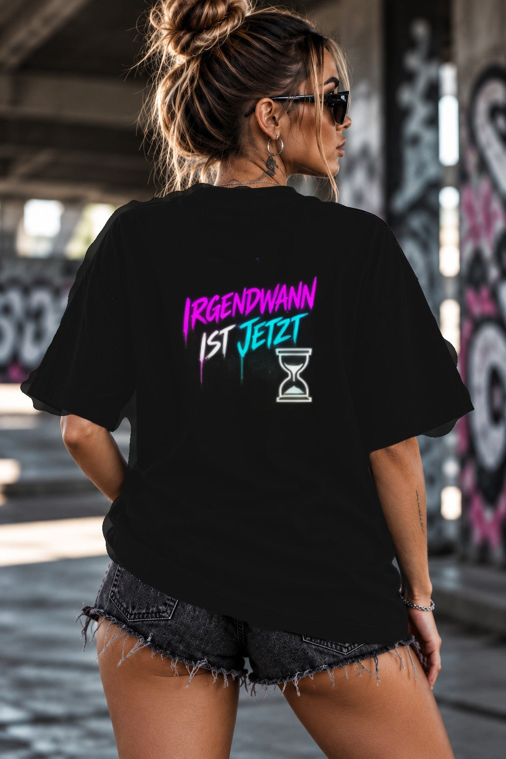 Neon Vibe Damen Oversized T-Shirt – Irgendwann ist jetzt – DTF Backprint in Schwarz, Größe 5XL