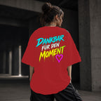 Neon Vibe Damen Oversized T-Shirt – Dankbar für den Moment – DTF Backprint in Rot, Größe 5XL