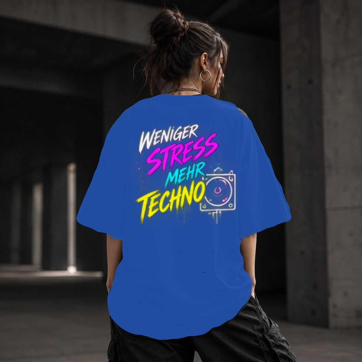 Neon Vibe Damen Oversized T-Shirt – Weniger Stress mehr Techno – DTF Backprint in Blau, Größe 5XL