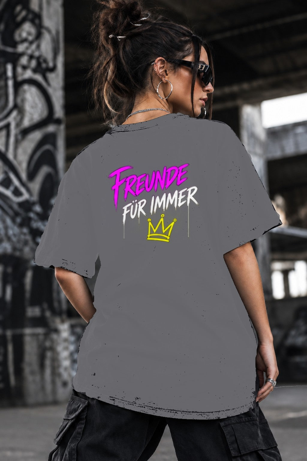 Neon Vibe Damen Oversized T-Shirt – Freunde für immer – DTF Backprint in Grau, Größe 5XL
