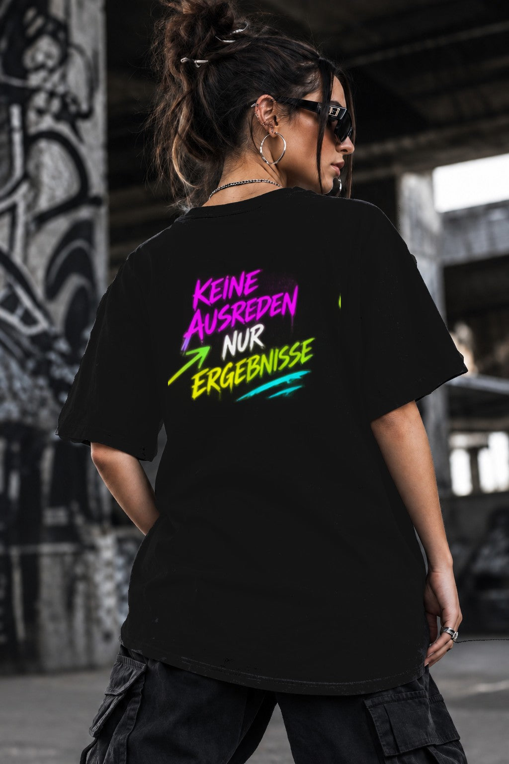 Neon Vibe Damen Oversized T-Shirt – Keine Ausreden nur Ergebnisse – DTF Backprint in Schwarz, Größe 5XL