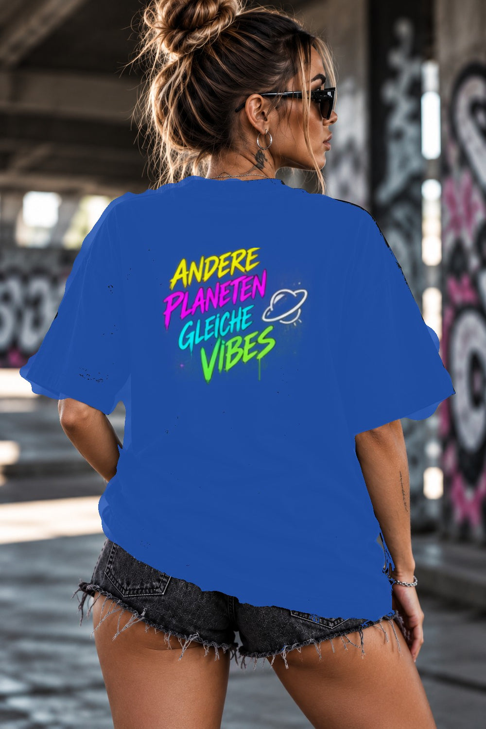 Neon Vibe Damen Oversized T-Shirt – Andere Planeten gleiche Vibes – DTF Backprint in Blau, Größe 5XL