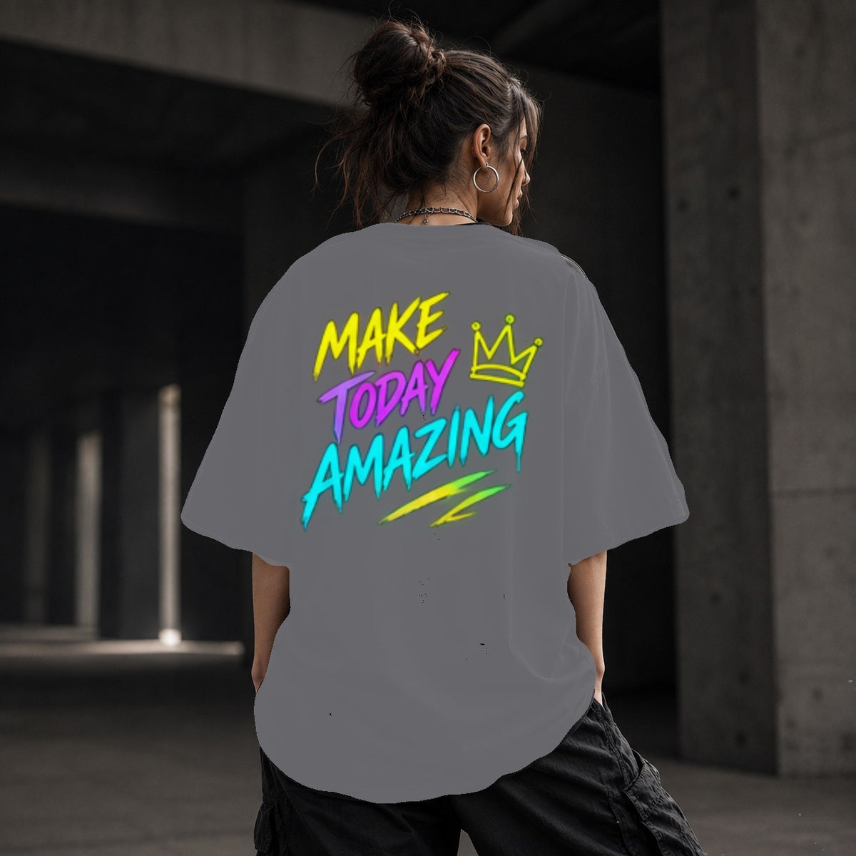 Neon Vibe Damen Oversized T-Shirt – Make Today Amazing – DTF Backprint in Grau, Größe 5XL